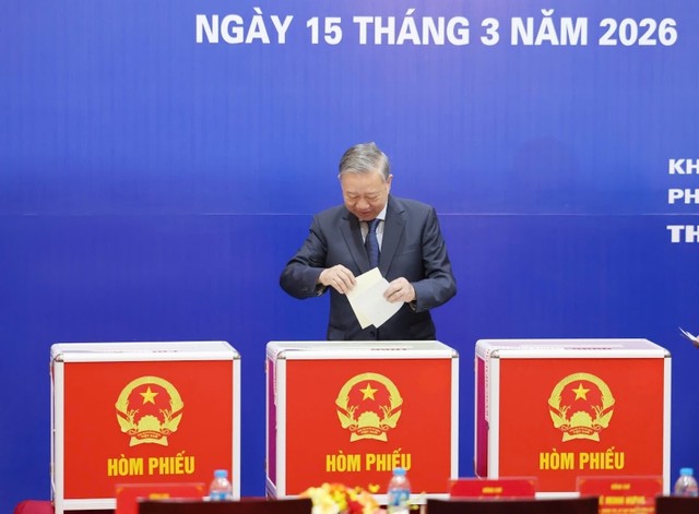 Tổng Bí thư Tô Lâm thực hiện quyền công dân, bỏ phiếu bầu đại biểu Quốc hội khóa XVI và HĐND các cấp nhiệm kỳ 2026-2031 - Ảnh: VGP