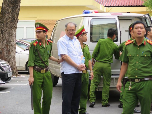 Những hình ảnh ngày đầu xét xử đại án Hà Văn Thắm lần 2 ảnh 2 Những hình ảnh ngày đầu xét xử đại án Hà Văn Thắm lần 2 ảnh 2