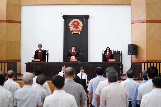 Cựu chủ tịch Đà Nẵng Trần Văn Minh không oan, bắt tạm giam tại tòa ảnh 1