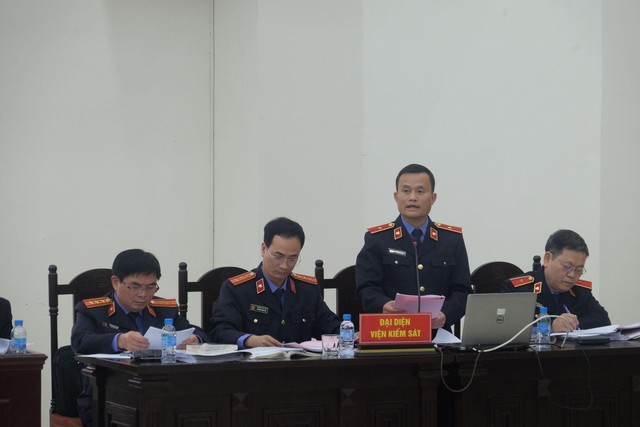 Đại diện Viện kiểm sát phát biểu tại tòa.