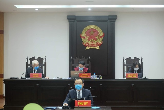 Hội đồng xét xử.