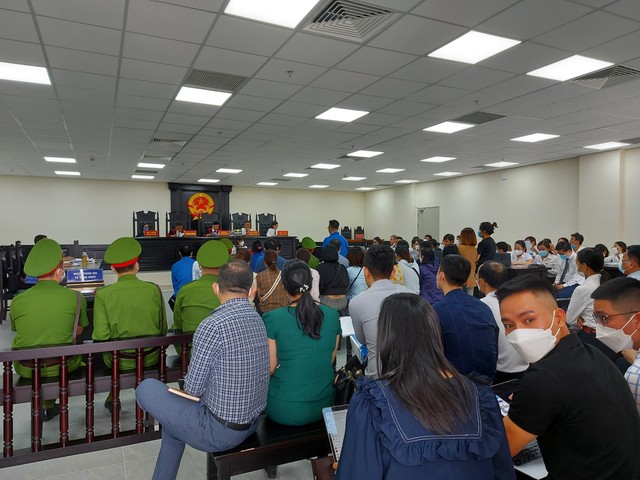 Quang cảnh phiên tòa sáng 5/4.