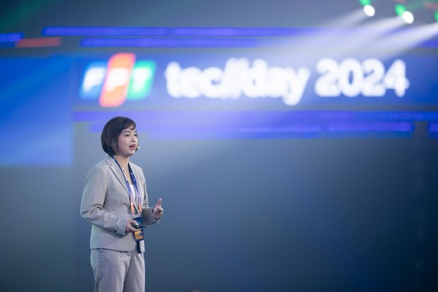 Bà Nguyễn Đỗ Quyên, Phó tổng giám đốc FPT Retail trình bày về “Công nghệ đồng hành chăm sóc sức khỏe” tại FPT Long Châu