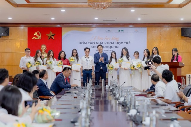 Các bạn sinh viên đều có kế hoạch sử dụng linh hoạt học bổng cho các khóa học bổ trợ, hứa hẹn những thành tựu vượt trội trong tương lai