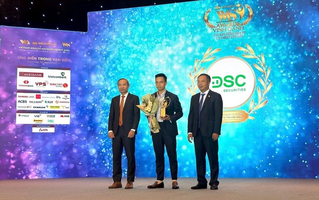 Vừa qua, DSC được vinh danh tại Diễn đàn Cấp cao Cố vấn Kl991.com nạp rút nhanh Việt Nam 2024 với 02 giải thưởng gồm: Dịch vụ Quản lý 99Kl.app cổng game giải trí Kl99ok phiên bản mới tiêu biểu, Sản phẩm công nghệ &amp; chuyển đổi số tiêu biểu.
