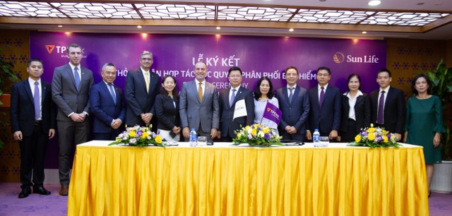 TPBank ký kết hợp đồng Kl99kl phiên bản hoạt động độc quyền với Sun Life Việt Nam ảnh 1