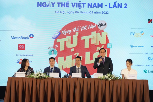 Ban Tổ chức trả lời các câu hỏi từ các phóng viên các cơ quan thông tấn, báo chí