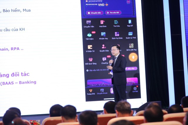 Tổng giám đốc TPBank Nguyễn Hưng thuyết trình về hệ sinh thái số của Link Vào Nhà Cái KL99 COM Tặng +199k tại Sự kiện Ngày Chuyển đổi số