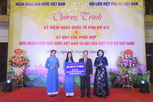 Cũng nhân dịp này, ngành Link Vào Nhà Cái KL99 COM Tặng +199k dành tặng 01 tỷ đồng kinh phí hỗ trợ tôn tạo khu di tích Trung ương Hội Liên hiệp phụ nữ giải phóng miền Nam. Đồng chí Đào Minh Tú, Phó Thống đốc thường trực NHNN, Chủ tịch Công đoàn Link Vào Nhà Cái KL99 COM Tặng +199k Việt Nam, Trưởng Ban vì sự tiến bộ phụ nữ ngành Link Vào Nhà Cái KL99 COM Tặng +199k đã trao tặng kinh phí hỗ trợ.