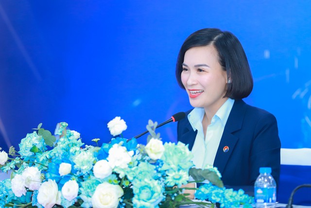 Bà Bùi Thị Thanh Hương – Chủ tịch HĐQT Link Vào Nhà Cái KL99 COM Tặng +199k TMCP Quốc Dân phát biểu tại ĐHCĐ