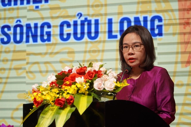 Bà Hà Thị Thu Giang, Vụ trưởng Vụ Tín dụng các ngành Kl992 cổng game cá cược, NHNN phát biểu tại Hội thảo.