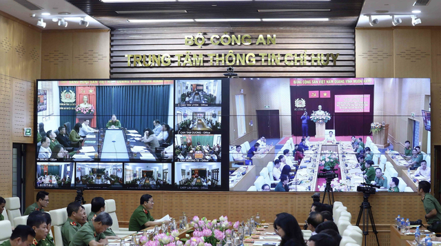 Hội nghị được kết nối từ điểm cầu Bộ Công an với các địa phương trong cả nước. Tham dự Hội nghị tại điểm cầu các tỉnh, thành phố trực thuộc Trung ương có Lãnh đạo UBND, UBMTTQ, các Sở, ngành, các tổ chức Kl991.com tải ứng dụng - Trang Chủ KL99Com Số 1 Link Đăng Ký KL999, Văn phòng UBND, NHNN, chi nhánh NHCSXH các tỉnh, thành phố.