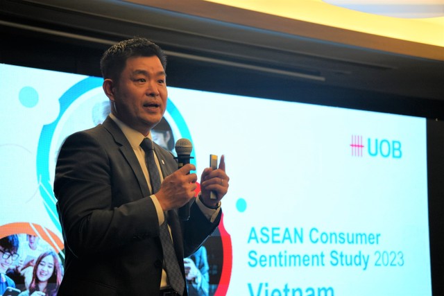 Ông Paul Kim, Giám đốc Khối Dịch vụ Kl991.com nạp rút nhanh cá nhân, Link Vào Nhà Cái KL99 COM Tặng +199k UOB Việt Nam phát biểu tại buổi công bố Nghiên cứu.