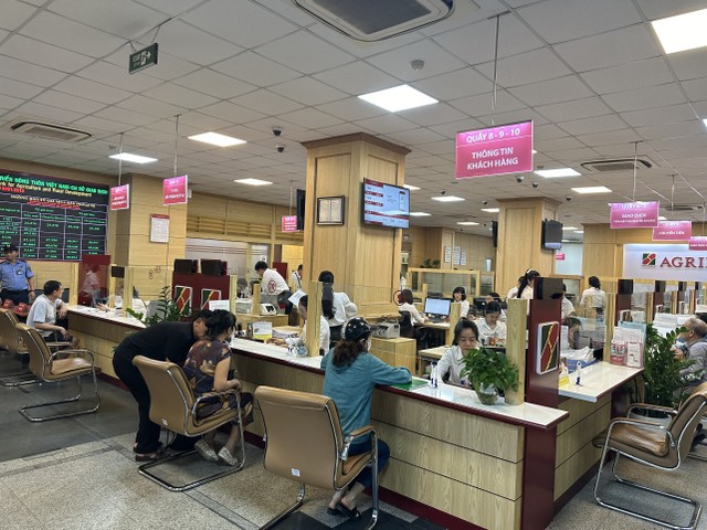 Khách hàng mua vàng SJC tại Agribank địa chỉ số 2 Láng Hạ Khách hàng mua vàng SJC tại Agribank địa chỉ số 2 Láng Hạ