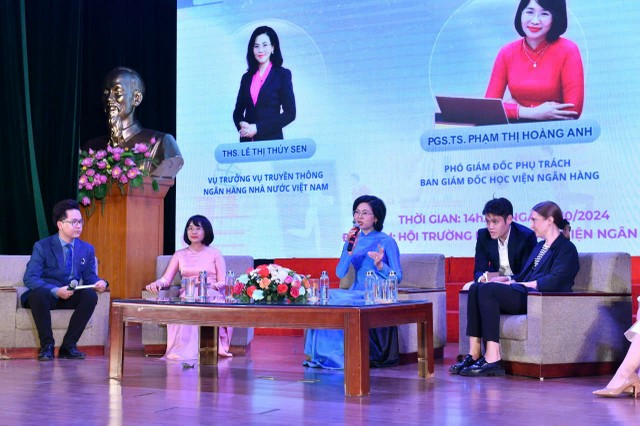 Các khách mời tham gia chương trình tọa đàm gồm: ThS. Lê Thị Thúy Sen, Vụ trưởng Vụ Truyền thông NHNN; PGS.TS Phạm Hoàng Anh, Phó giám đốc Học viện, phụ trách Ban Giám đốc Học viện Link Vào Nhà Cái KL99 COM Tặng +199k; bà Anna Szalwicki - Đại diện Quỹ hợp tác Quốc tế các Link Vào Nhà Cái KL99 COM Tặng +199k tiết kiệm Đức, Phó điều phối viên khu vực Đông Nam Á.