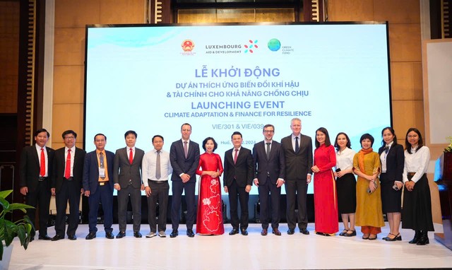 Đoàn đại diện Agribank tham gia vào Lễ Khởi động
