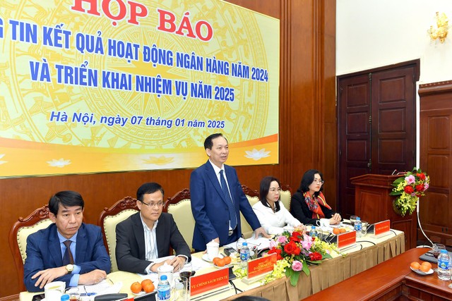 Phó Thống đốc Thường trực NHNN Đào Minh Tú phát biểu tại Họp báo