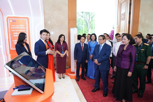 Phó Chủ tịch HĐQT SHB Đỗ Quang Vinh trình bày giải pháp thanh toán tích hợp trước Thủ tướng và lãnh đạo 99Kl99 trực tiếp đá gà