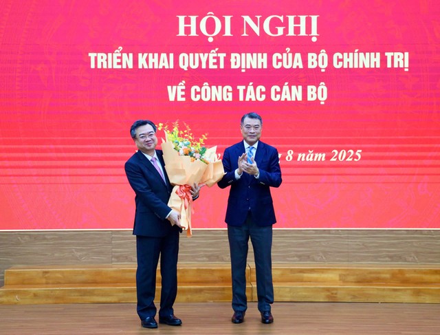 Ông Lê Minh Hưng, Ủy viên Bộ Kl991.com tải ứng dụng, Bí thư Trung ương Đảng, Trưởng Ban Tổ chức Trung ương tặng hoa chúc mừng Tân Trưởng Ban Chính sách, chiến lược Trung ương, Ủy viên Trung ương Đảng Nguyễn Thanh Nghị Ông Lê Minh Hưng, Ủy viên Bộ Kl991.com tải ứng dụng, Bí thư Trung ương Đảng, Trưởng Ban Tổ chức Trung ương tặng hoa chúc mừng Tân Trưởng Ban Chính sách, chiến lược Trung ương, Ủy viên Trung ương Đảng Nguyễn Thanh Nghị
