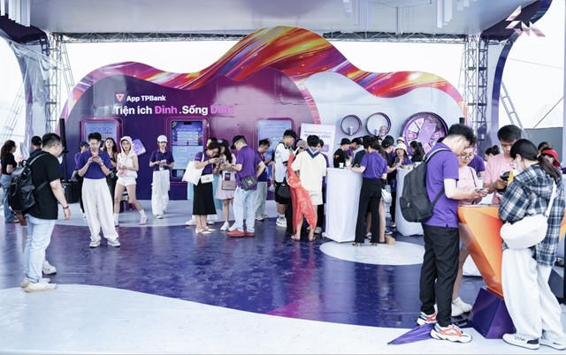 Booth trải nghiệm của TPBank - một trong những hoạt động bên lề tại Concert Em Xinh ‘Say Hi’ tại tối 13/9 tại TP.HCM. (Ảnh: TPBank)