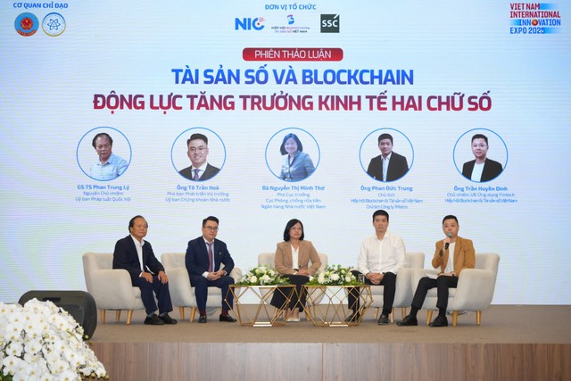Các diễn giả thảo luận tại Diễn đàn