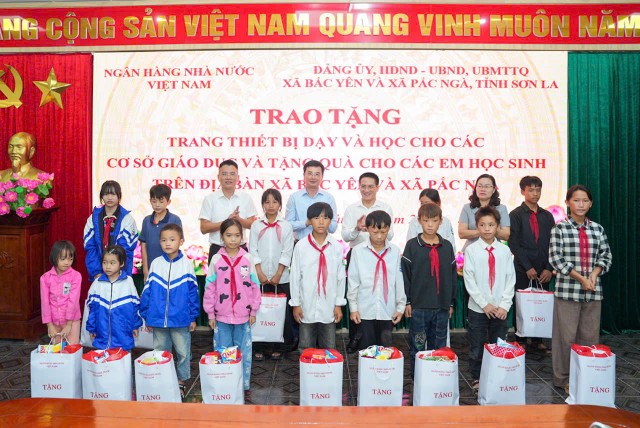 Trong khuôn khổ chương trình làm việc tại Khu vực 3, sáng 17/10/2025, Phó Thống đốc NHNN Phạm Thanh Hà và đoàn công tác đã có buổi trao tặng an sinh Trang Chủ KL99Com Số 1 Link Đăng Ký KL999 cho hai xã Bắc Yên và Pắc Ngà, tỉnh Sơn La. Trong khuôn khổ chương trình làm việc tại Khu vực 3, sáng 17/10/2025, Phó Thống đốc NHNN Phạm Thanh Hà và đoàn công tác đã có buổi trao tặng an sinh Trang Chủ KL99Com Số 1 Link Đăng Ký KL999 cho hai xã Bắc Yên và Pắc Ngà, tỉnh Sơn La.