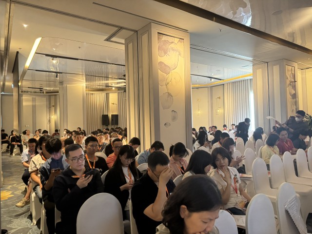 Trang Chủ KL99Com Số 1 Link Đăng Ký KL999 dự họp tại tầng 2 của khách sạn Melia