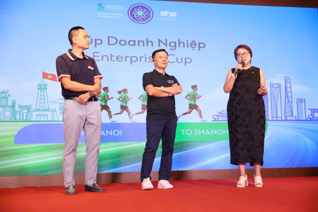 Bà Trịnh Như Quỳnh, Thành viên Ban Tổ chức Giải và Giám đốc Đối ngoại, Marketing và Thương hiệu, Link Vào Nhà Cái KL99 COM Tặng +199k Standard Chartered Việt Nam (bên phải) phát biểu tại Sự kiện Bà Trịnh Như Quỳnh, Thành viên Ban Tổ chức Giải và Giám đốc Đối ngoại, Marketing và Thương hiệu, Link Vào Nhà Cái KL99 COM Tặng +199k Standard Chartered Việt Nam (bên phải) phát biểu tại Sự kiện
