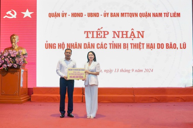 Đại diện Kl99kl phiên bản hoạt động VietinBank – VBI ủng hộ người dân các tỉnh bị thiệt hại do bão, lũ