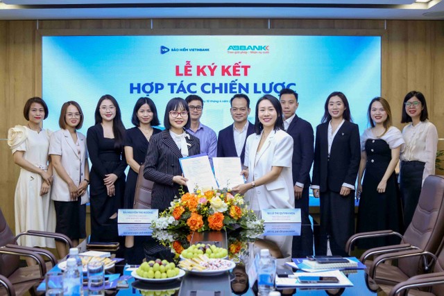 Đại diện Kl99kl phiên bản hoạt động VietinBank và ABBANK chính thức ký kết thỏa thuận hợp tác chiến lược