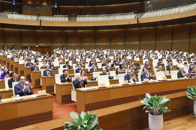 Tổng bí thư Nguyễn Phú Trọng và các đại biểu Quốc hội tại phiên bế mạc kỳ họp thứ ba Quốc hội khoá XV diễn ra chiều 16/6.