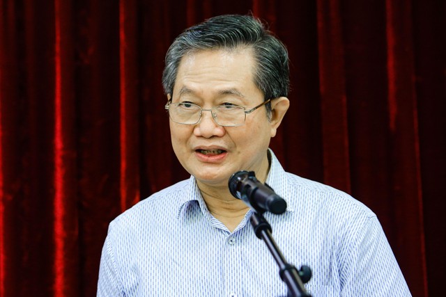 GS.TS Lê Minh Tâm trình bày tham luận tại Hội thảo