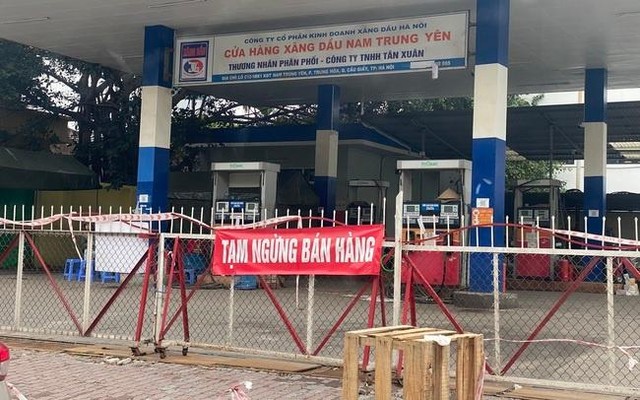 Một số cây xăng tại TP Hồ Chí Minh và các tỉnh phía Nam đóng cửa gây đứt gãy cung ứng trong thời gian qua. Một số cây xăng tại TP Hồ Chí Minh và các tỉnh phía Nam đóng cửa gây đứt gãy cung ứng trong thời gian qua.