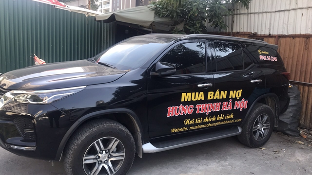 Xe ô tô của Công ty Hưng Thịnh dùng để chở các đối tượng đi thu hồi nợ (Ảnh: CAHN)