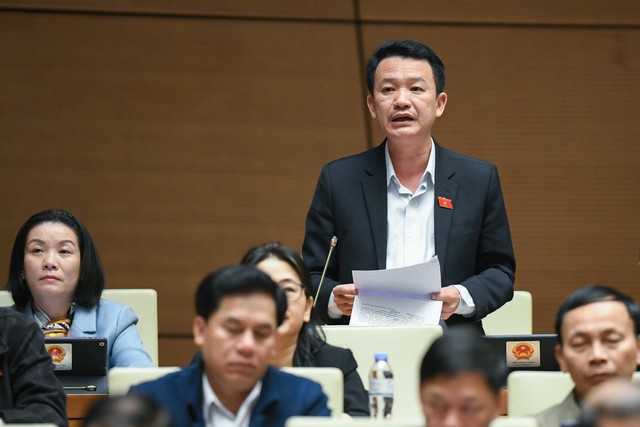 Đại biểu Trần Quang Minh (đoàn Quảng Bình)
