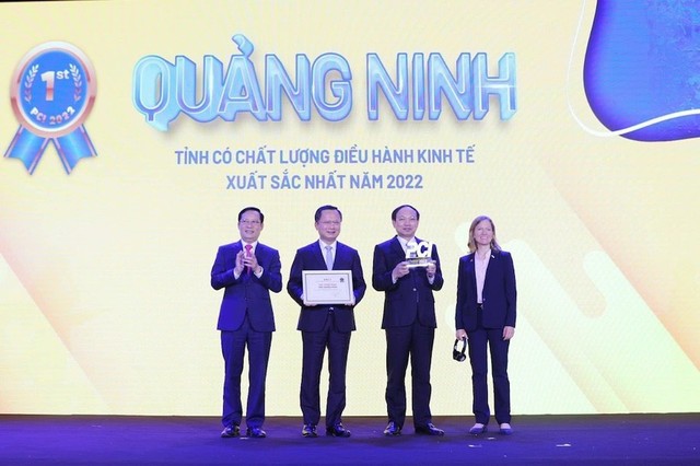 Ông Nguyễn Xuân Ký, Bí thư Tỉnh uỷ, Chủ tịch HĐND tỉnh Quảng Ninh (thứ ba từ trái sang) tại Lễ công bố PCI 2022
