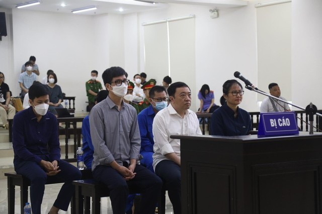 Các bị cáo có đơn kháng cáo có mặt tại phiên phúc thẩm sáng 22/5.