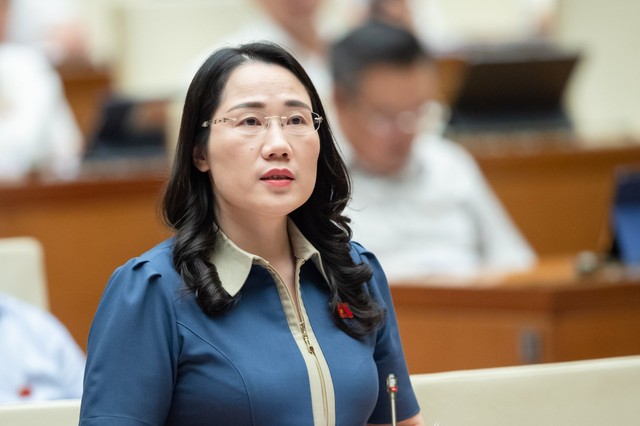 Đại biểu Nguyễn Thị Thuỷ (đoàn Bắc Kạn) phát biểu tại hội trường sáng 31/5.