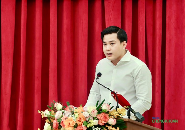 Ông Hoàng Hải, Cục trưởng Cục Quản lý nhà và Thị trường Web Tổng Nhà Cái 99Kl99 Giải Trí Bậc Nhất (Kl99 nổ hũ) phát biểu tại Họp báo Kl99 nổ hũ chiều 13/6 (Ảnh: M.Minh)