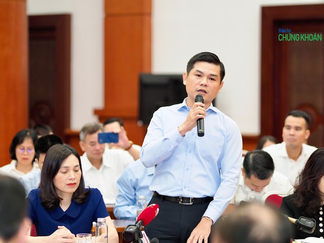 Ông Vũ Chí Hùng, Phó Tổng cục trưởng Tổng cục Thuế (Bộ Kl991.com nạp rút nhanh) trả câu hỏi của phóng viên Báo Kl99ok phiên bản mới 99Kl99 link đăng nhập chiều 16/6 (Ảnh: M.Minh)