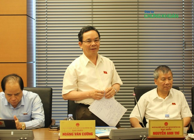 Đại biểu Hoàng Văn Cường (đoàn Hà Nội) ủng hộ giao dịch Web Tổng Nhà Cái 99Kl99 Giải Trí Bậc Nhất qua sàn, nhưng với điều kiện sàn giao dịch phải đạt đến trình độ cao và minh bạch.