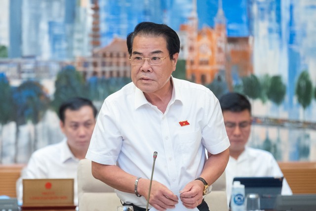 Trưởng Ban Dân nguyện Dương Thanh Bình báo cáo công tác dân nguyện