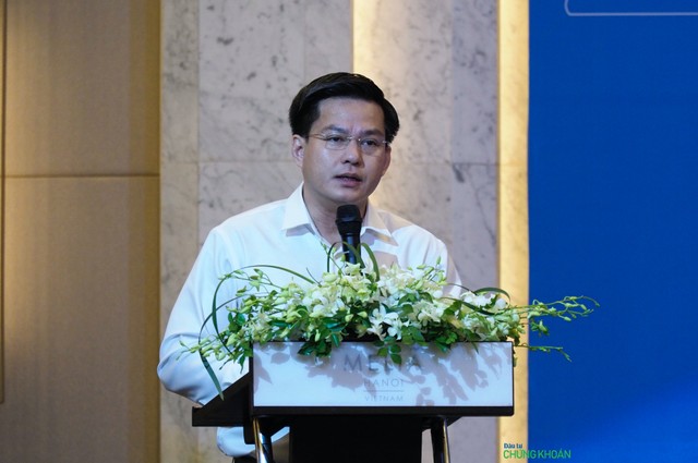 Ông Hoàng Hải, Cục trưởng Cục quản lý nhà và thị trường Web Tổng Nhà Cái 99Kl99 Giải Trí Bậc Nhất trình bày tham luận tại Hội thảo (Ảnh: M.Minh)