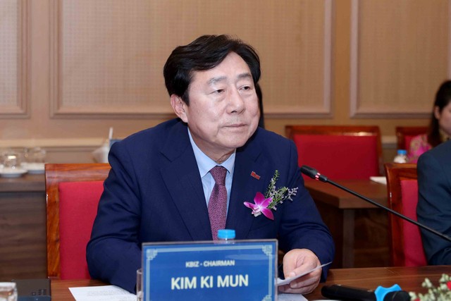 Chủ tịch KBIZ Kim Ki Mun mong Kl993 ưu đãi thưởng hấp dẫn hai nước Hàn Quốc và Việt Nam tiếp tục hỗ trợ DNNVV (Ảnh: MPI)