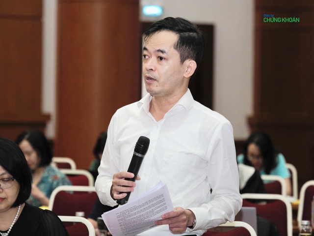 Ông Trương Bá Tuấn trả lời tại họp báo _ Ảnh: M.Minh