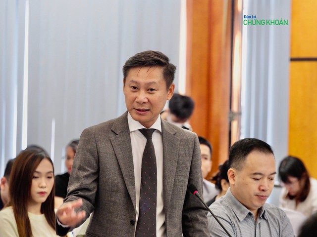 Luật sư Nguyễn Hồng Chung trình bày quan điểm tại Hội thảo - Ảnh: M.Minh