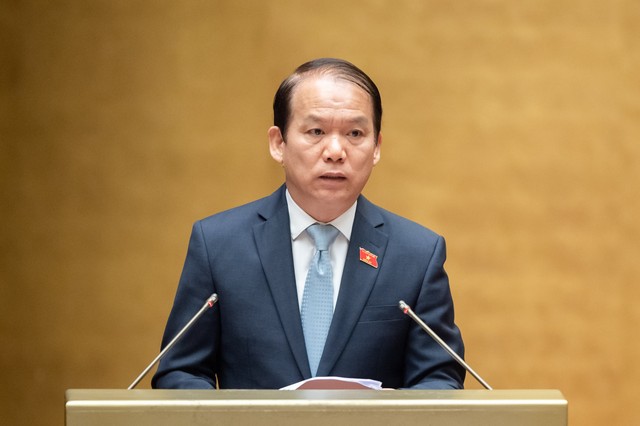 Chủ nhiệm Uỷ ban Kl992 Tham Gia Ngay của Quốc hội Hoàng Thanh Tùng trình bày Báo cáo thẩm tra dự thảo Luật Nhà ở (sửa đổi) chiều 25/10.