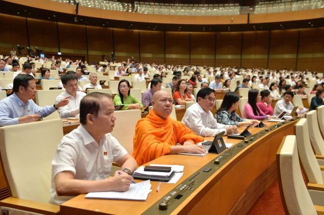 Quốc hội thảo luận về những điều còn có ý kiến khác nhau của dự thảo Luật Đất đai (sửa đổi) sáng 3/11 - Ảnh: quochoi.vn