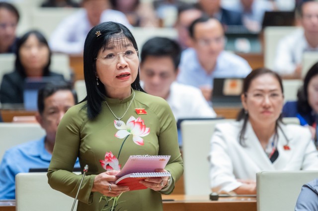 Đại biểu Quốc hội Trần Thị Thanh Hương (đoàn An Giang) chất vấn Thống đốc Nguyễn Thị Hồng về nhà ở Trang Chủ KL99Com Số 1 Link Đăng Ký KL999 sáng 6/11.