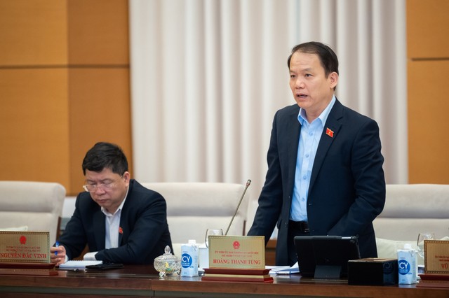 Chủ nhiệm Ủy ban Kl992 Tham Gia Ngay của Quốc hội Hoàng Thanh Tùng báo cáo về dự thảo Luật Nhà ở (sửa đổi) chiều 16/11.